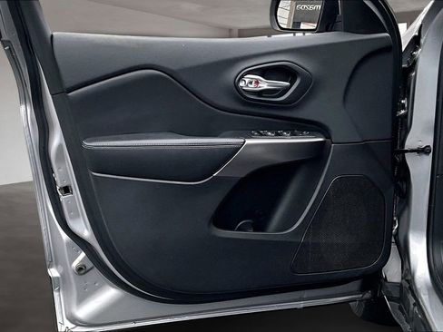 Used 2019 Jeep Cherokee Latitude w/ Popular Appearance Group image 23