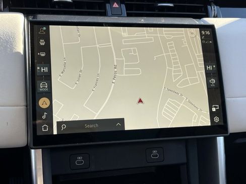 Used 2024 Land Rover Discovery Sport S image 21