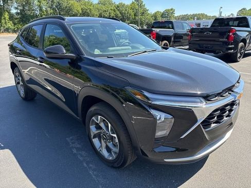 Used 2026 Chevrolet Trax LT w/ Driver Confidence Package FWD image 7