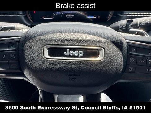 Used 2023 Jeep Grand Cherokee Altitude AWD/4WD image 19