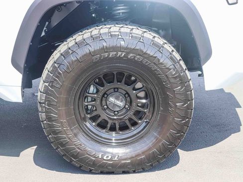 Used 2024 Toyota Tundra Limited w/ TRD Off-Road Package AWD/4WD image 11