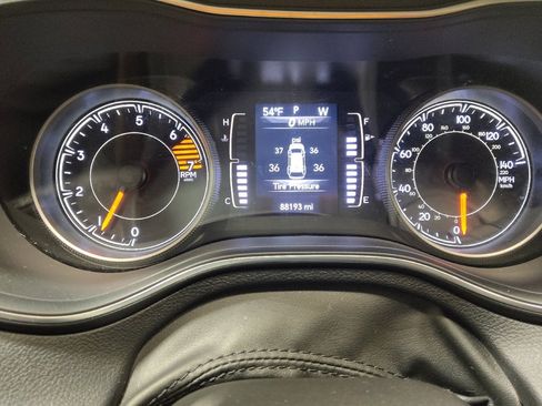 Used 2019 Jeep Cherokee Latitude Plus image 23