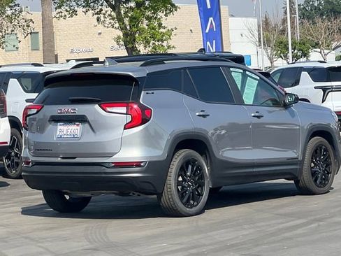 Used 2023 GMC Terrain SLE w/ Elevation Edition image 4