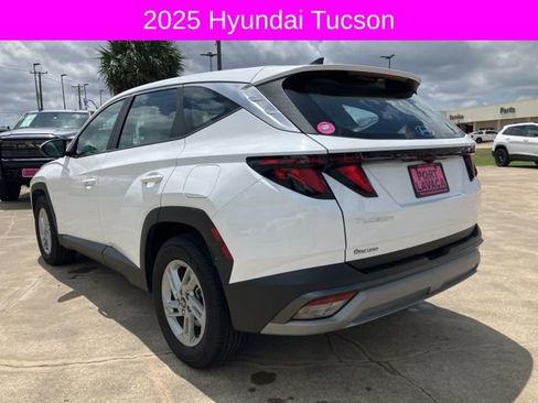 Used 2025 Hyundai Tucson SE image 6