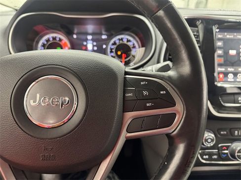 Used 2019 Jeep Cherokee Limited image 13