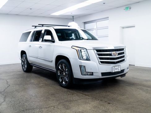 Used 2019 Cadillac Escalade ESV Premium Luxury image 28