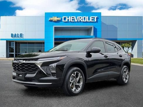 Used 2024 Chevrolet Trax LT FWD image 7