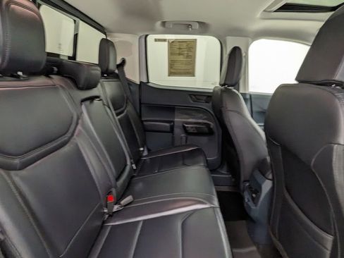 Certified 2025 Ford Maverick Lariat w/ Black Appearance Package image 38