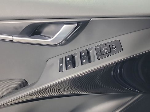 Used 2025 Kia Niro EX image 34