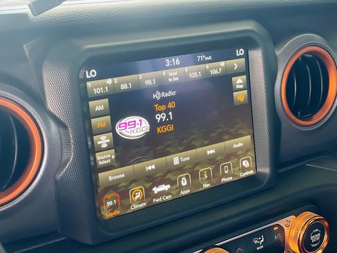 Used 2023 Jeep Gladiator Mojave w/ LED Lighting Group AWD/4WD image 11