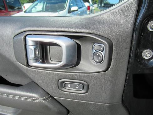 Used 2022 Jeep Wrangler Unlimited Sahara w/ LED Lighting Group AWD/4WD image 23