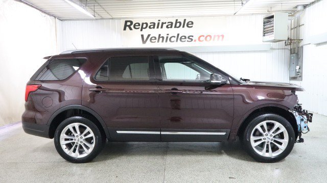 Used 2018 Ford Explorer XLT w/ Equipment Group 202A AWD/4WD image 4