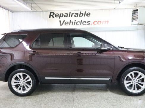 Used 2018 Ford Explorer XLT w/ Equipment Group 202A image 4