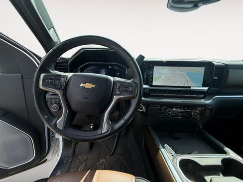Used 2024 Chevrolet Silverado 2500 High Country w/ High Country Premium Package AWD/4WD image 10