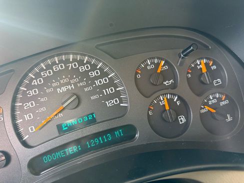 Used 2005 GMC Sierra 3500 SLT w/ Heavy-Duty Power Package image 58