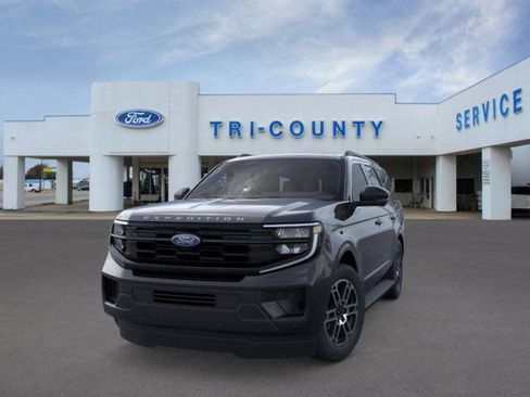 New 2025 Ford Expedition Active image 2