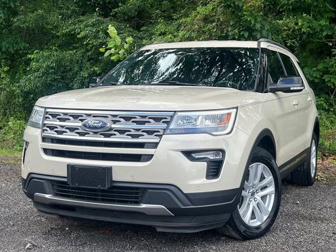 Used 2018 Ford Explorer XLT w/ Equipment Group 202A AWD/4WD image 1