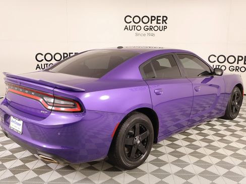 Used 2018 Dodge Charger SXT image 19