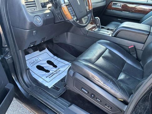 Used 2014 Lincoln Navigator L 4WD image 10