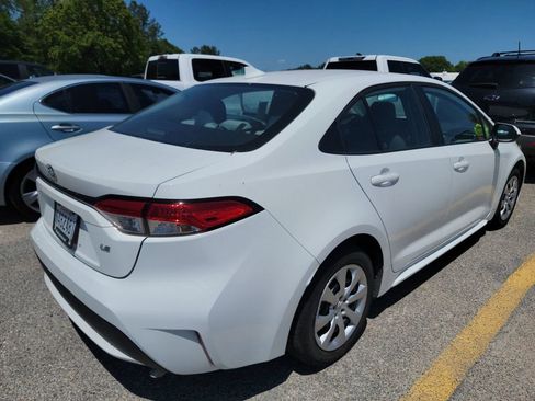 Used 2022 Toyota Corolla LE FWD image 5