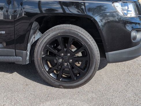 Used 2012 Jeep Compass Latitude w/ Altitude Pkg FWD image 10