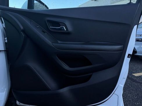 Used 2022 Chevrolet Trax LT w/ Driver Confidence Package image 13