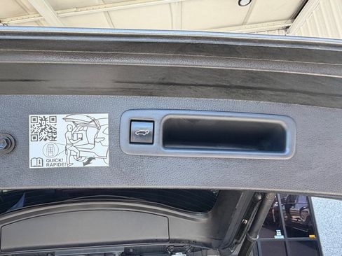 Used 2021 Toyota Highlander Limited FWD image 32