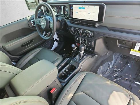 Used 2025 Jeep Gladiator Mojave AWD/4WD image 28