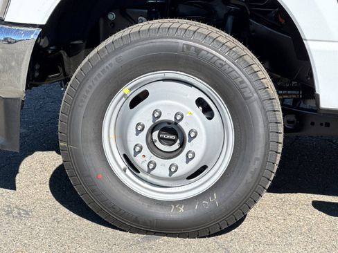 New 2026 Ford F350 XL w/ XL Chrome Package image 26
