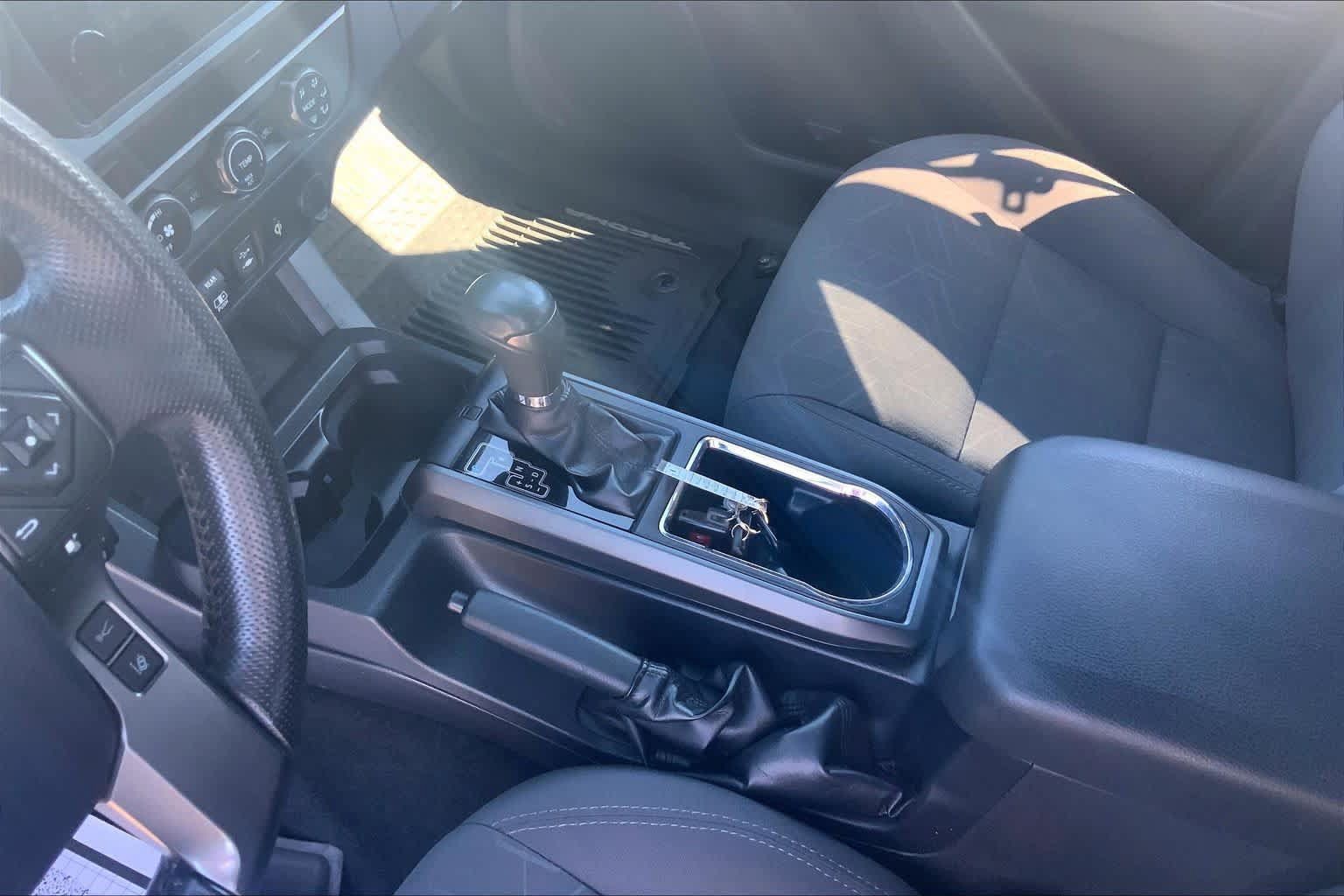 Used 2019 Toyota Tacoma TRD Off-Road w/ Technology Package AWD/4WD image 16