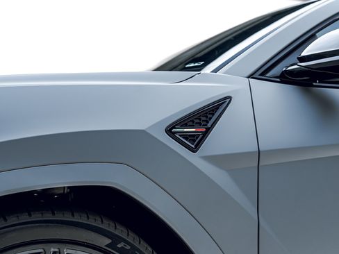 Used 2025 Lamborghini Urus SE AWD/4WD image 22
