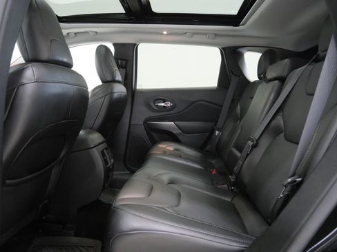 Used 2021 Jeep Cherokee Latitude Lux w/ Sun & Sound Group AWD/4WD image 25