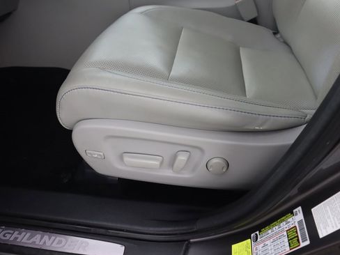 Used 2018 Toyota Highlander Limited image 33