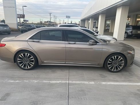 Used 2019 Lincoln Continental Select w/ Continental Climate Package image 4