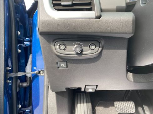 Used 2022 GMC Terrain SLT image 12