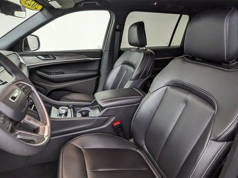 Used 2025 Jeep Grand Cherokee L Limited image 2