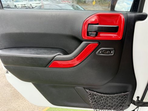 Used 2017 Jeep Wrangler Sahara AWD/4WD image 25