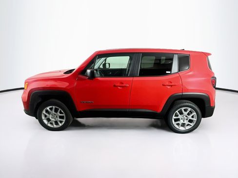 Used 2023 Jeep Renegade Latitude AWD/4WD image 4