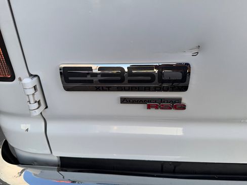 Used 2010 Ford E-350 and Econoline 350 XLT RWD image 27