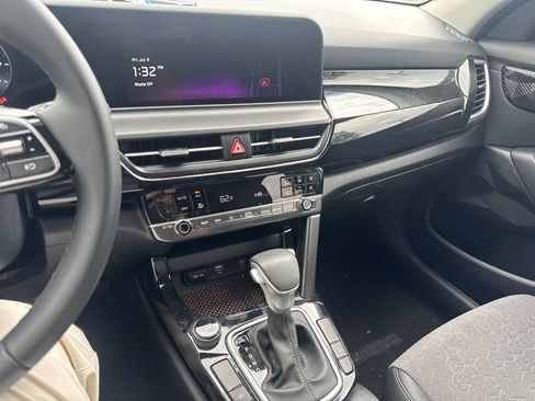 Used 2024 Kia Seltos S FWD image 11