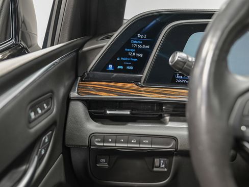 Used 2023 Cadillac Escalade Premium Luxury w/ LPO, Floor Liner Package AWD/4WD image 18