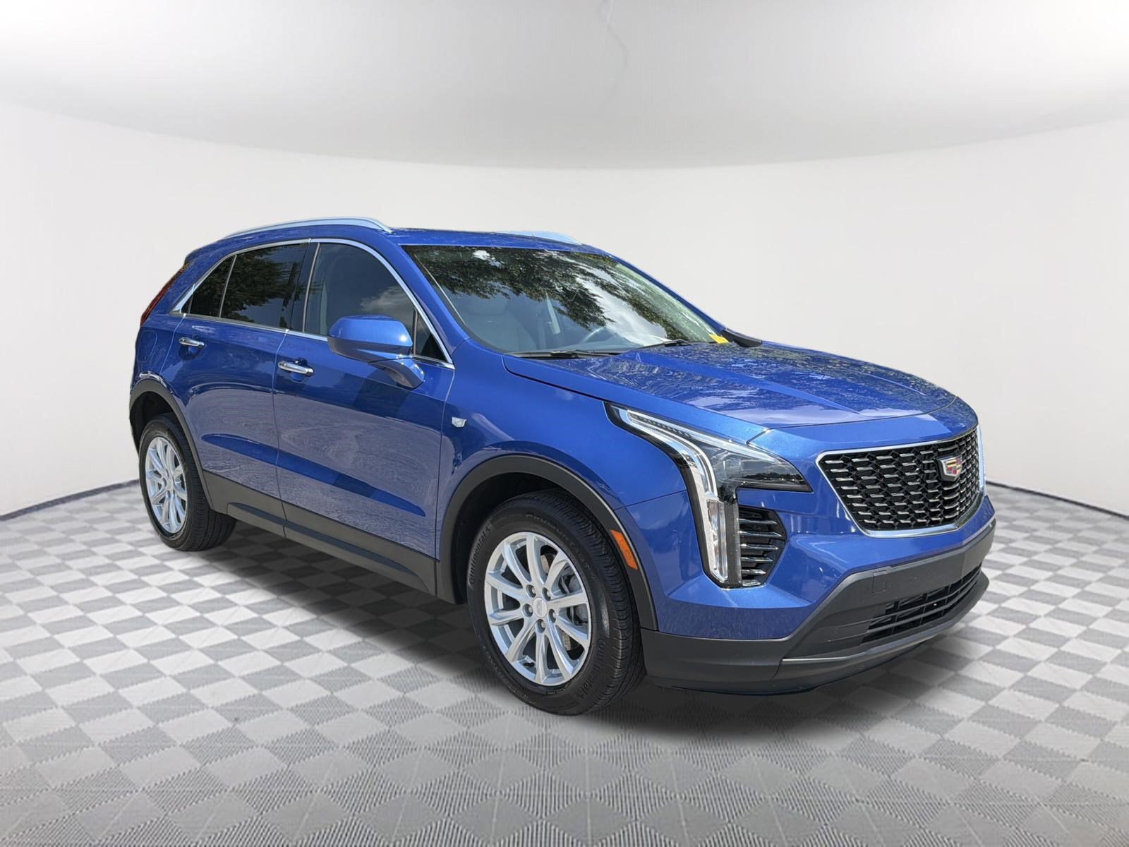 Certified 2023 Cadillac XT4 Luxury w/ Cold Weather Package FWD image 3