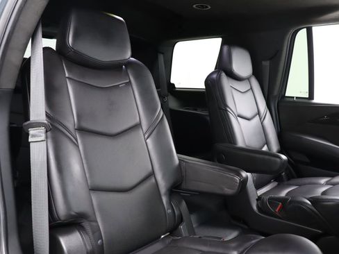 Used 2019 Cadillac Escalade Platinum image 32