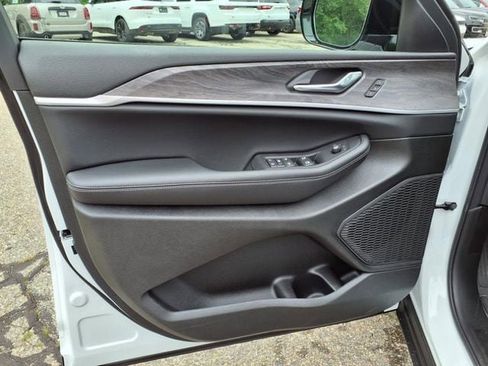 New 2025 Jeep Grand Cherokee L Limited w/ Black Appearance Package image 14