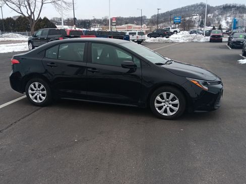 Used 2025 Toyota Corolla LE image 2