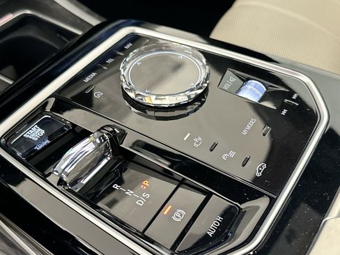 Certified 2023 BMW 740i w/ Luxury Rear Seating Package image 17