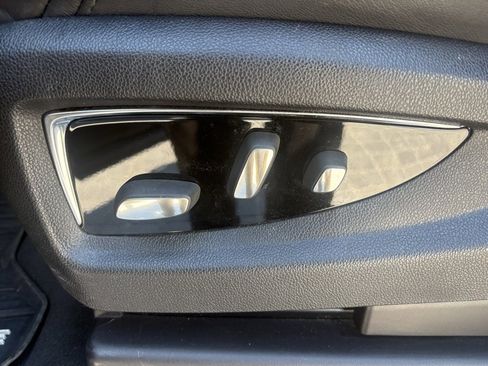 Used 2015 Cadillac Escalade Premium image 17