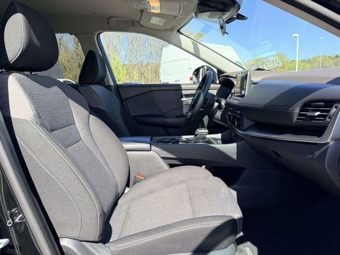 Used 2023 Nissan Rogue SV image 10