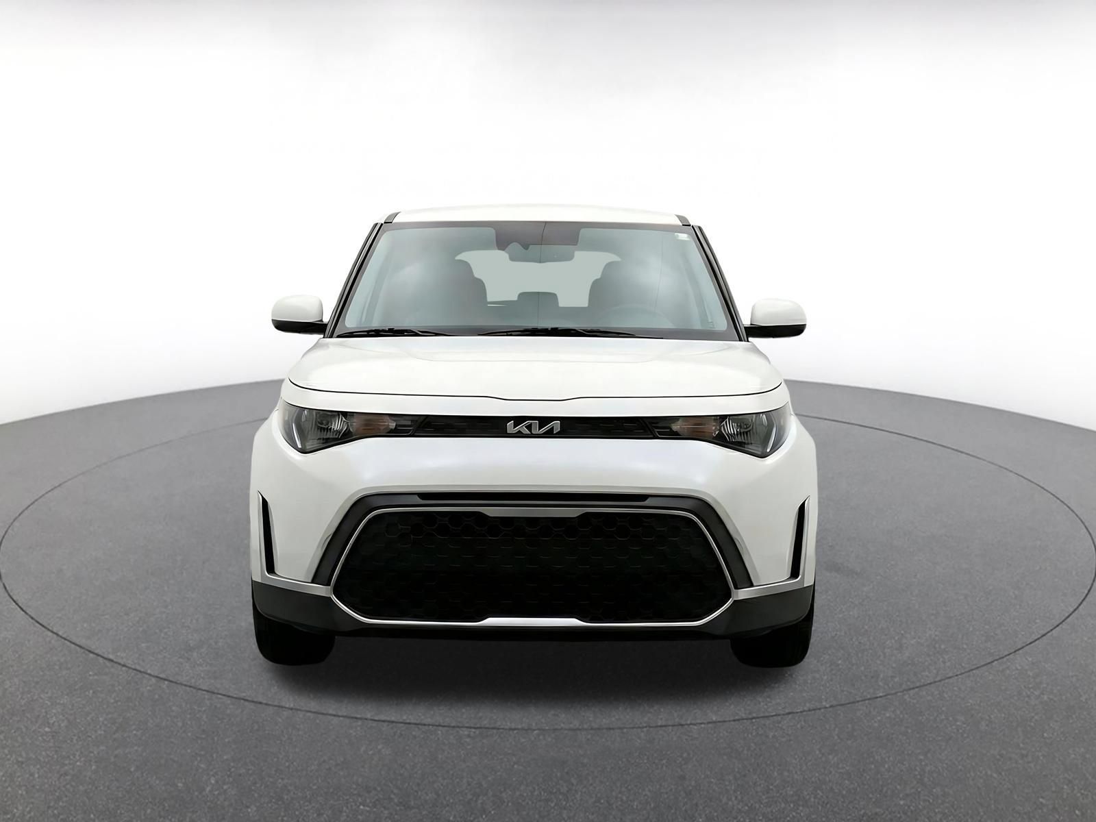 Used 2025 Kia Soul LX w/ LX Technology Package FWD image 2