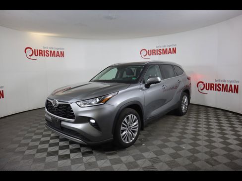 Used 2025 Toyota Highlander Platinum image 3